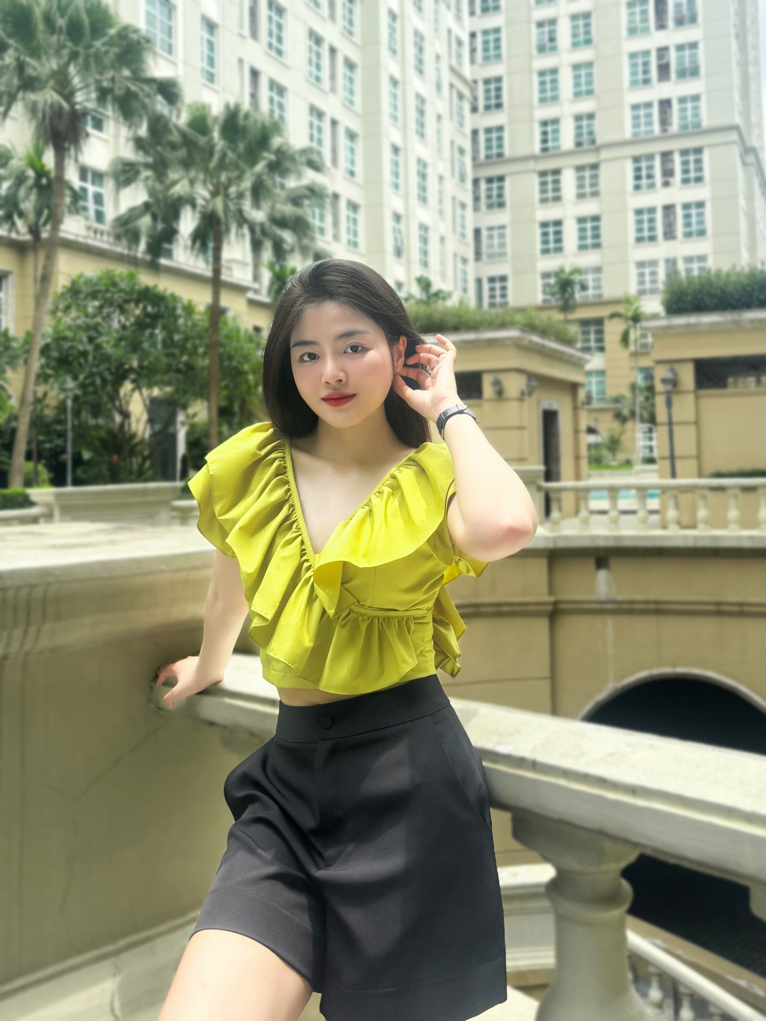 Ảnh của Áo kiểu croptop cổ bèo